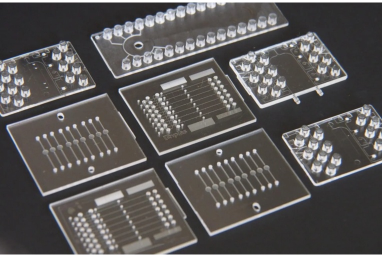 塑料激光焊接機(jī)上門(mén)調(diào)試：專業(yè)服務(wù)確保高效生產(chǎn)與設(shè)備優(yōu)化