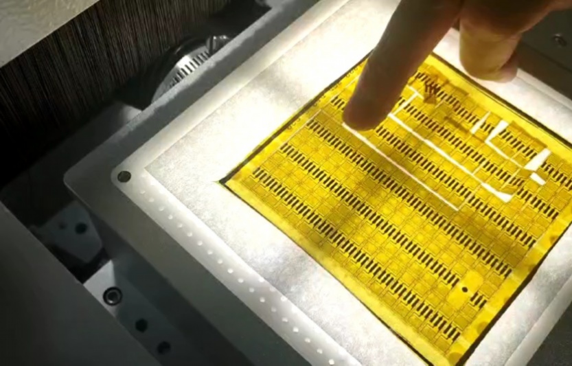 激光模切機在醫療貼膜_膠膜生產線的應用